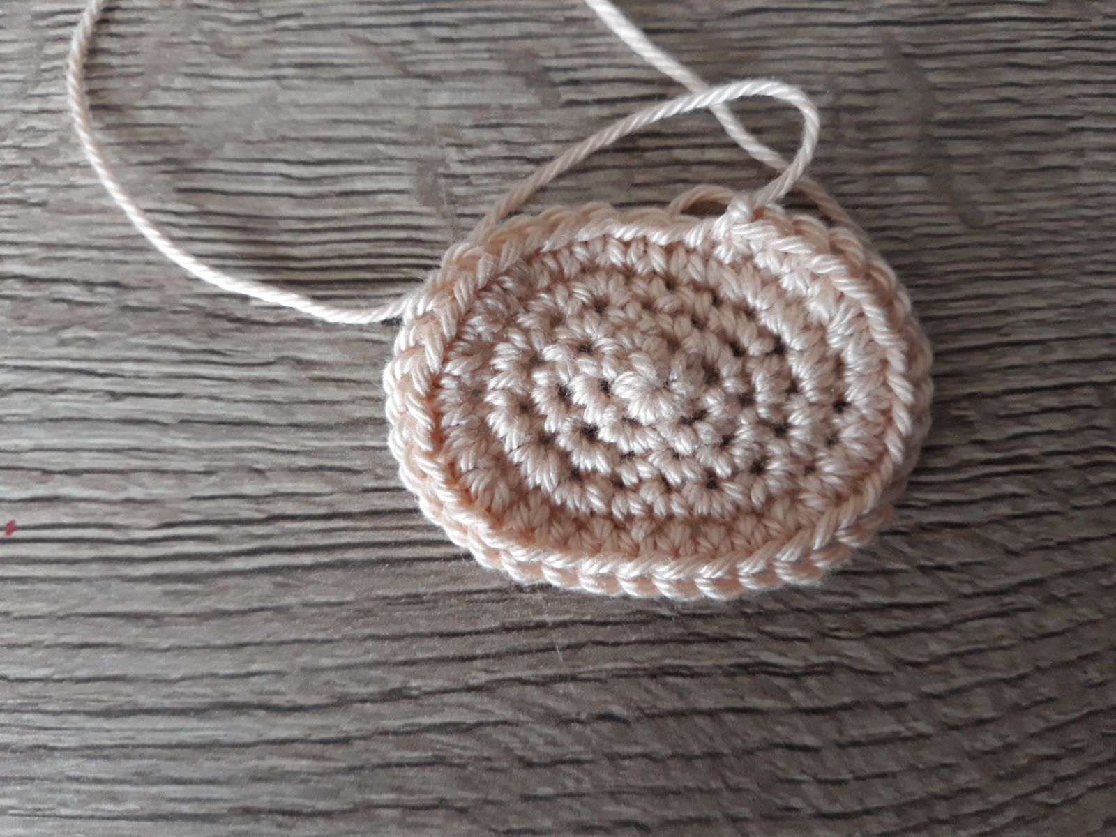 Blog-Inhaltsbild für 'Mini- Schmusetuch Giraffe Gerta, kostenlose Häkelanleitung'