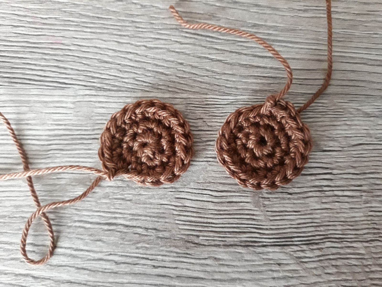 Blog-Inhaltsbild für 'Mini- Schmusetuch Giraffe Gerta, kostenlose Häkelanleitung'