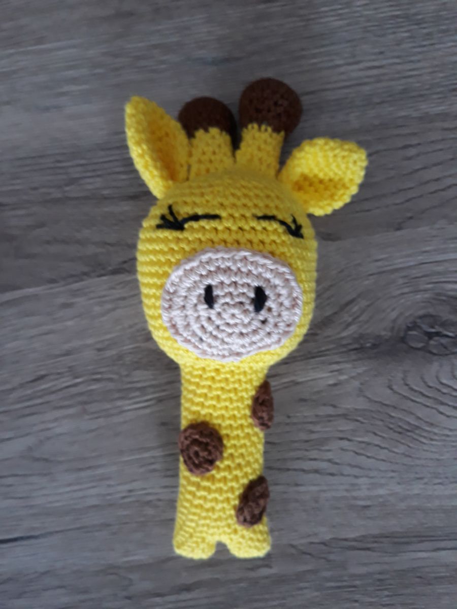 Blog-Inhaltsbild für 'Rassel Giraffe Gerta, kostenlose Häkelanleitung'