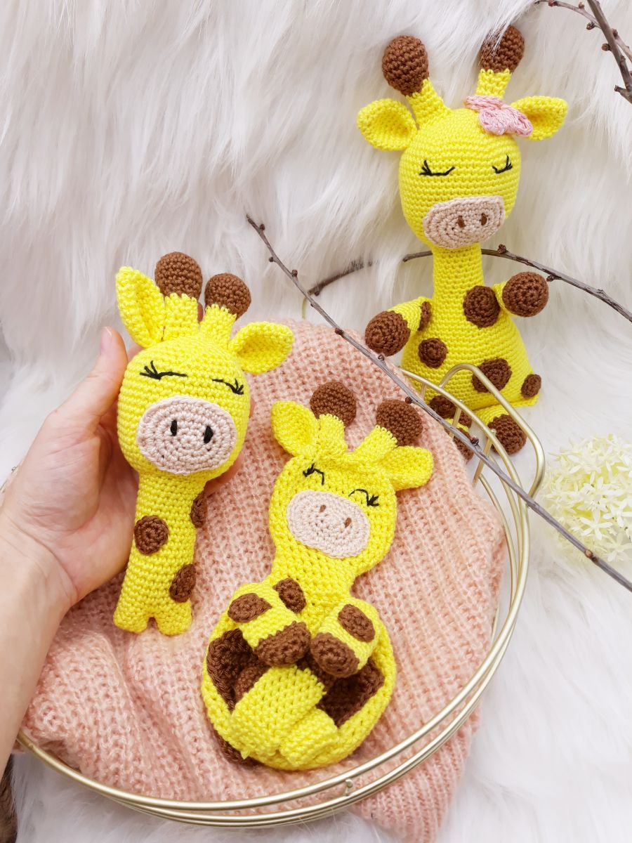 Blog-Inhaltsbild für 'Mini- Schmusetuch Giraffe Gerta, kostenlose Häkelanleitung'