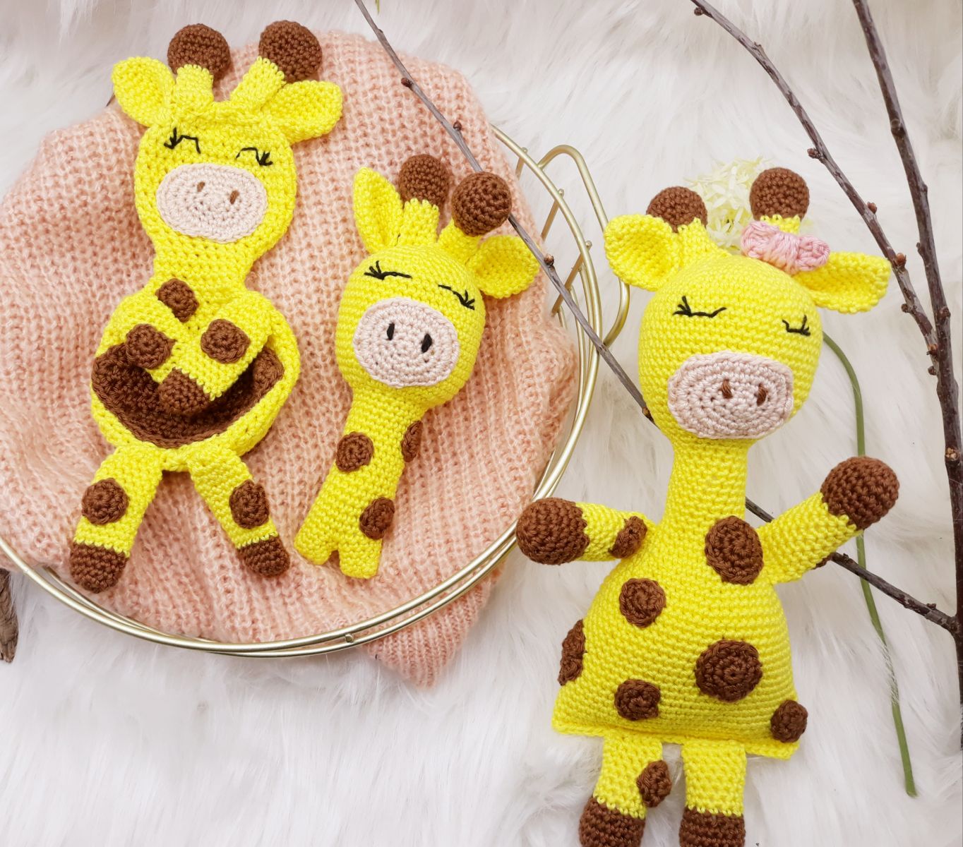 Blog-Inhaltsbild für 'Rassel Giraffe Gerta, kostenlose Häkelanleitung'