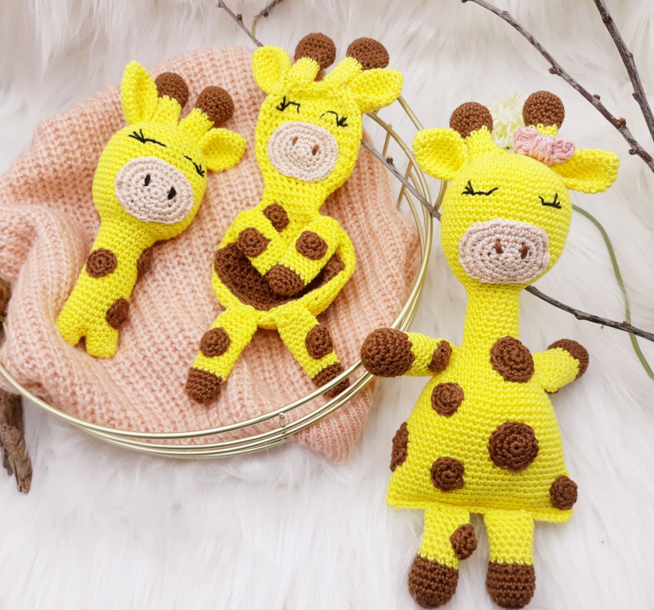 Blog-Inhaltsbild für 'Rassel Giraffe Gerta, kostenlose Häkelanleitung'