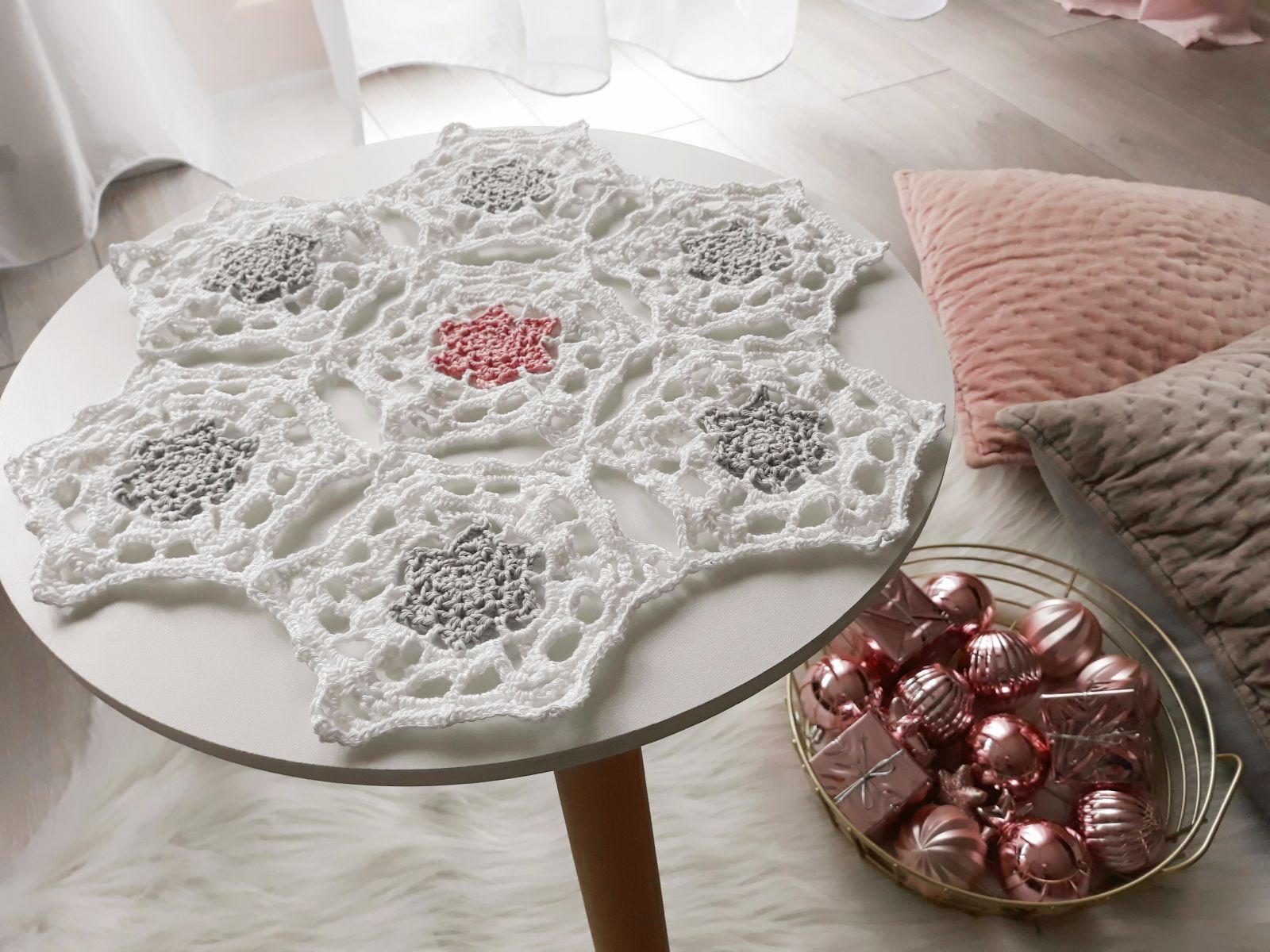 Blog-Inhaltsbild für 'Sternentischdecke, kostenlose Häkelanleitung'