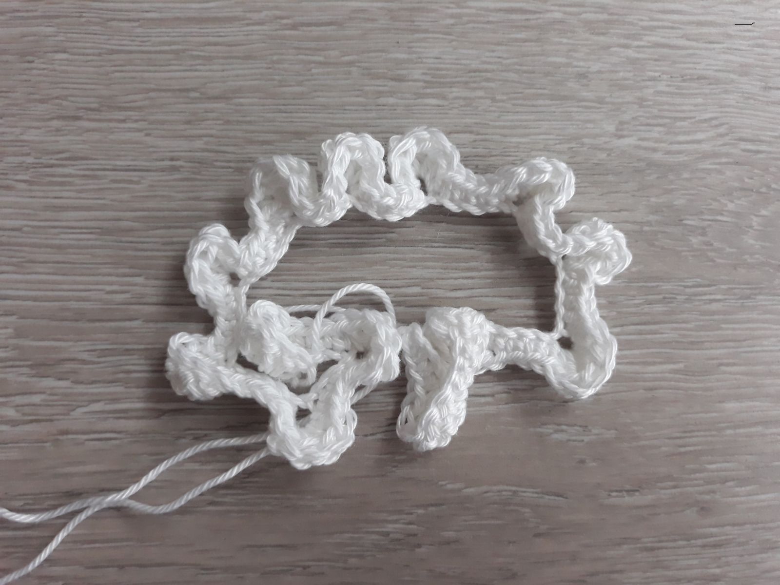 Blog-Inhaltsbild für 'Schleier für den Löwen, kostenlose Häkelanleitung'