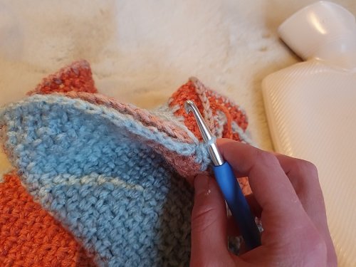 Blog-Inhaltsbild für 'Kostenlose Häkelanleitung für enen Wärmeflaschenanzug'