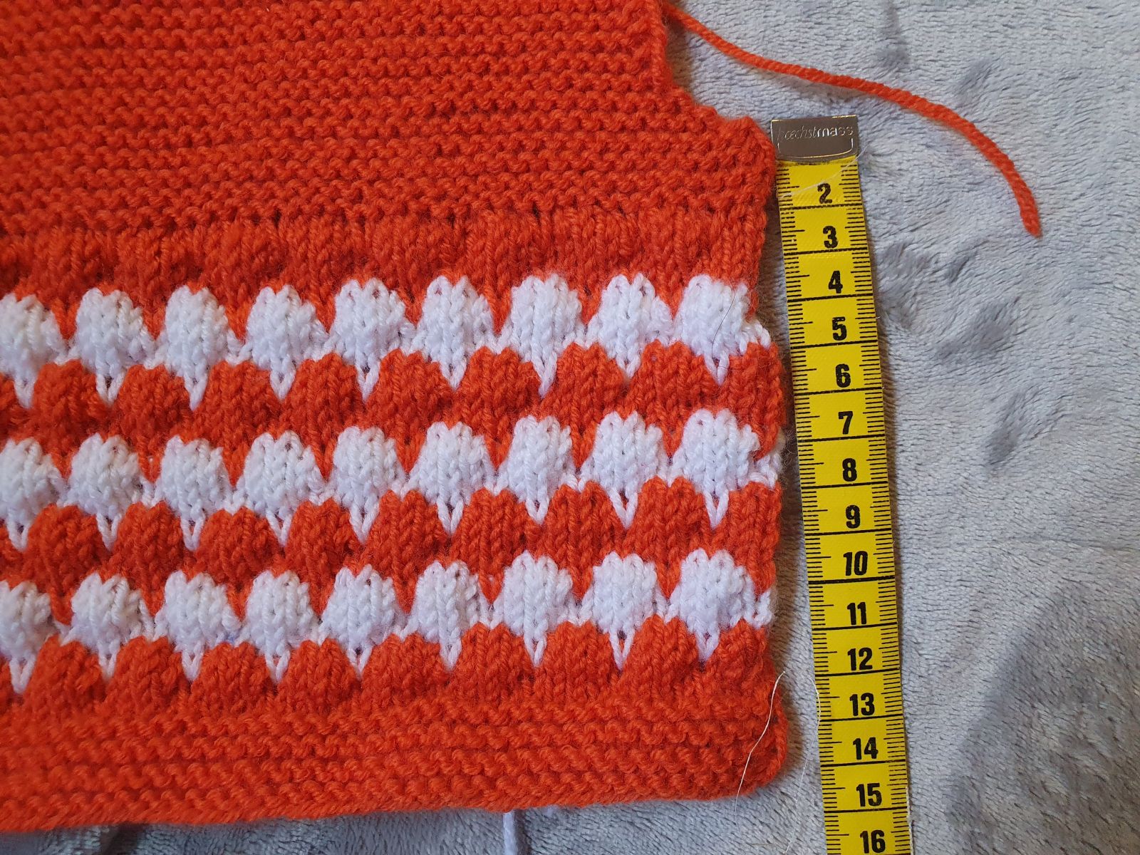 Blog-Inhaltsbild für 'Kostenlose Strickanleitung für eine Babyweste im Bubblemuster – Größe 56/62'