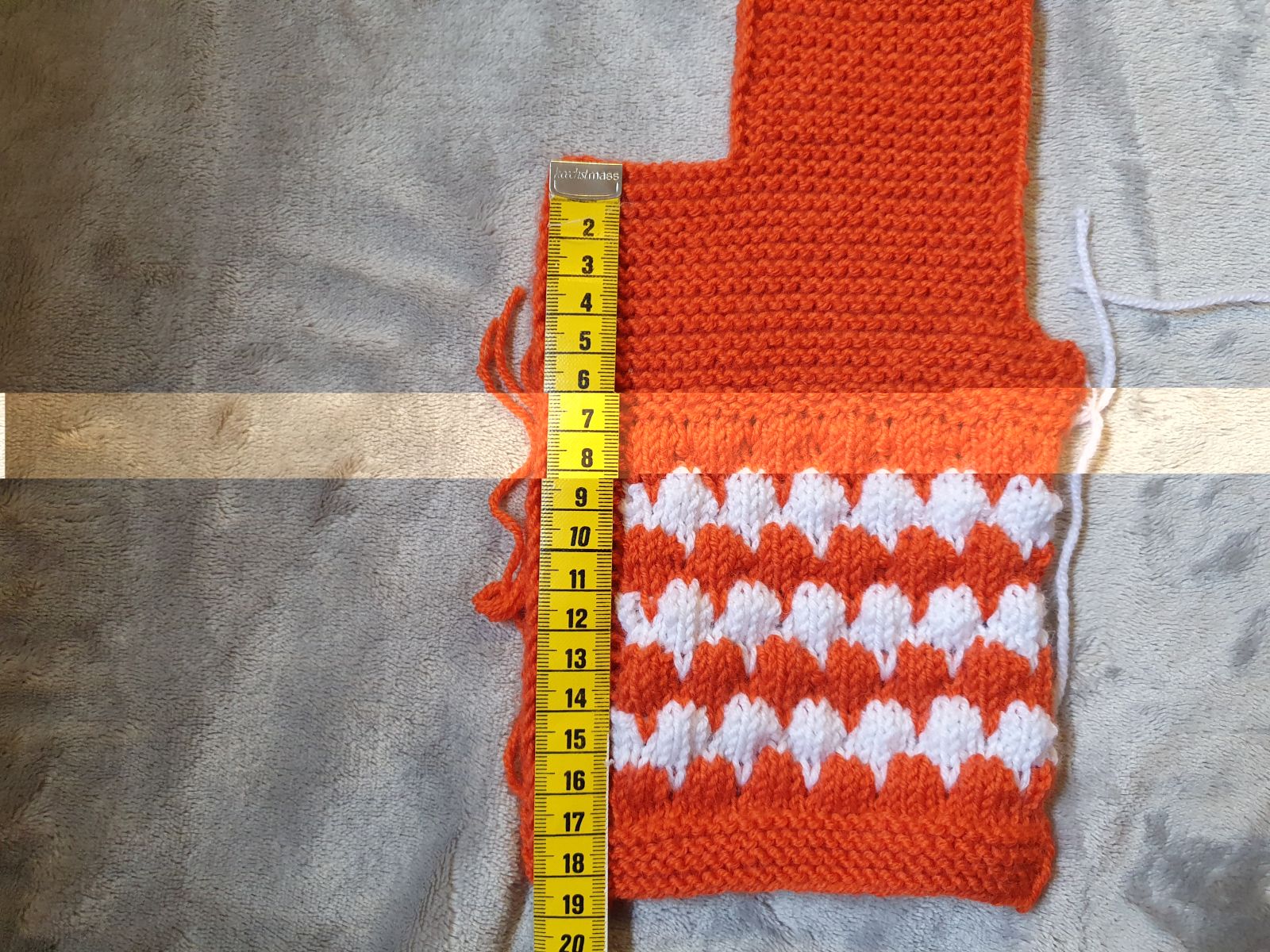 Blog-Inhaltsbild für 'Kostenlose Strickanleitung für eine Babyweste im Bubblemuster – Größe 56/62'