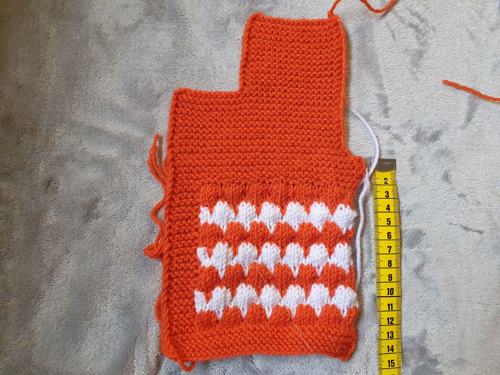 Blog-Inhaltsbild für 'Kostenlose Strickanleitung für eine Babyweste im Bubblemuster – Größe 56/62'