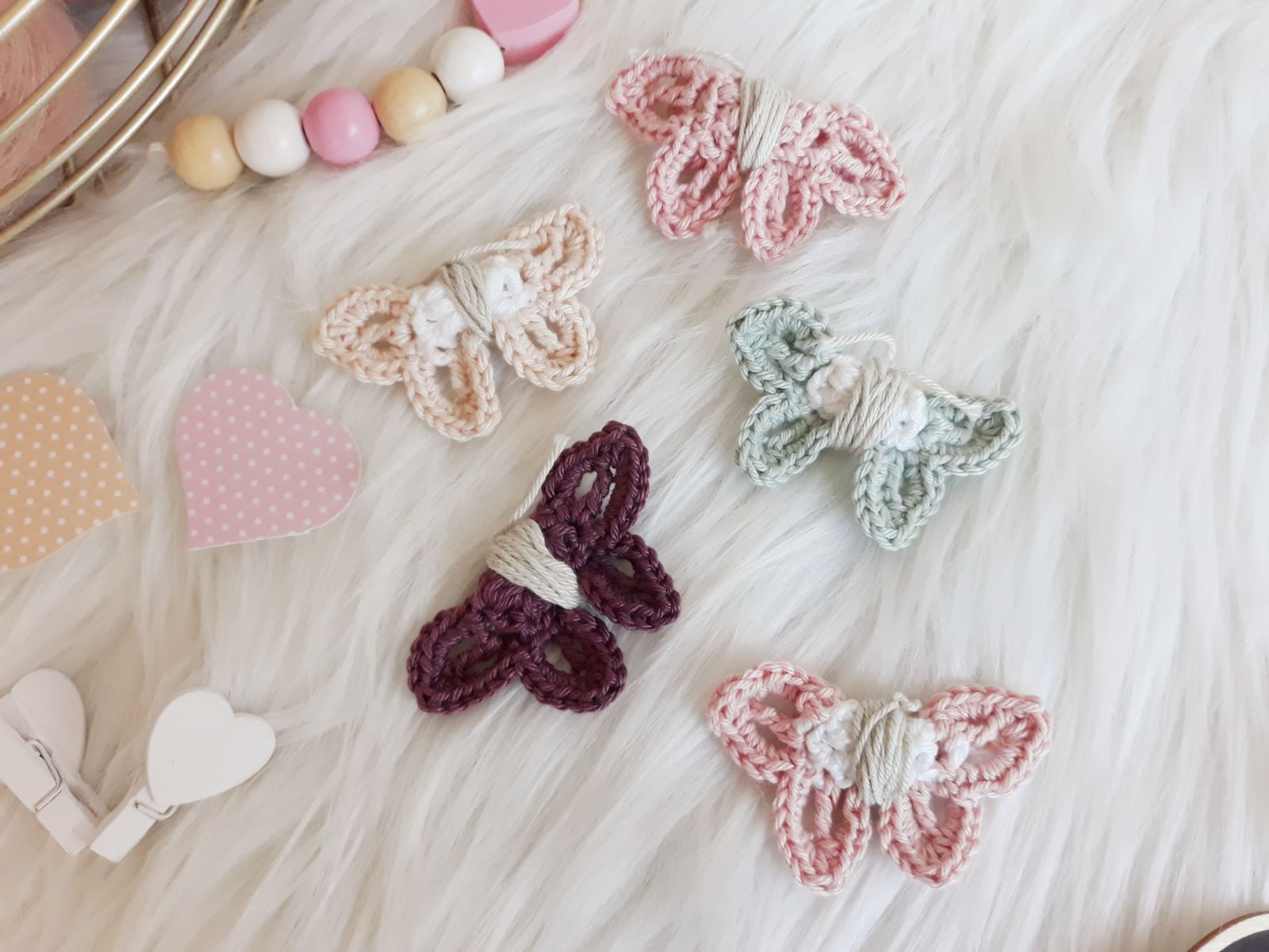 Blog-Inhaltsbild für 'kostenlose Häkelanleitung- Leichtigkeit im Frühling – Der kleine Schmetterling als zarter Begleiter'