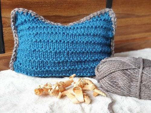 Blog-Inhaltsbild für 'Kostenlose Strickanleitung für ein Zirbenkissen'