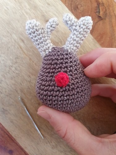 Blog-Inhaltsbild für 'Kostenlose Häkelanleitung Rentier Anhänger'