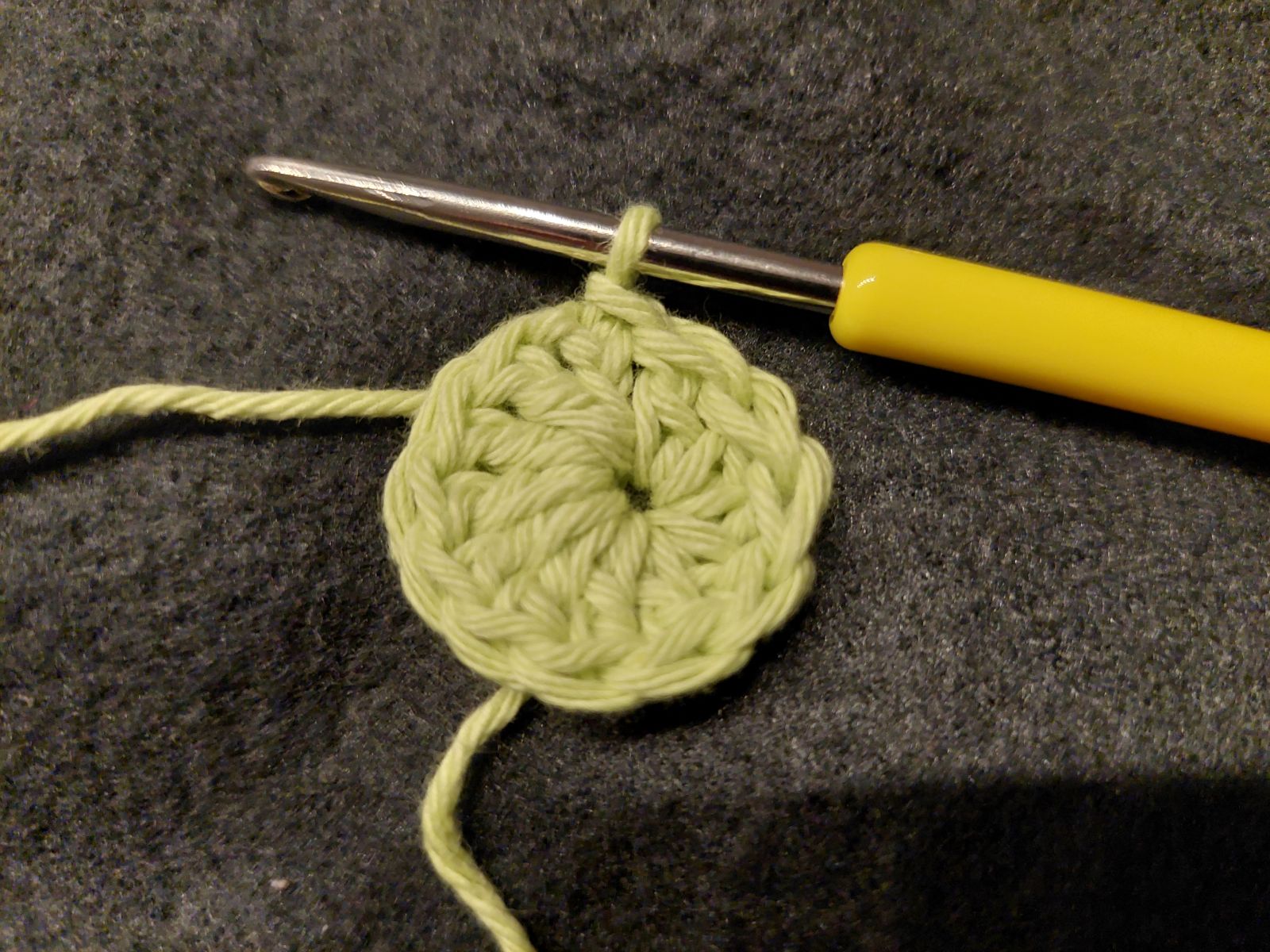 Blog-Inhaltsbild für 'Buntes Oster-Set häkeln: Körbchen und Untersetzer – kostenlose Anleitung'