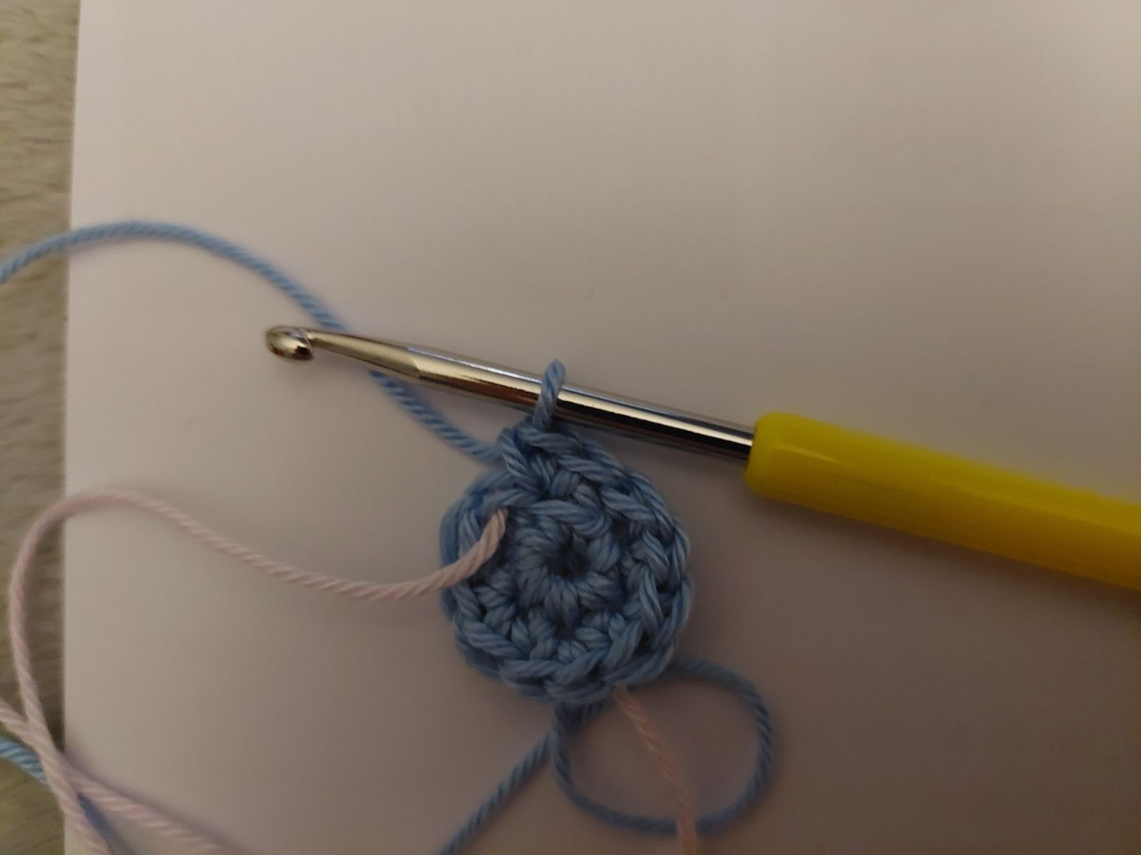 Blog-Inhaltsbild für 'Buntes Oster-Set häkeln: Körbchen und Untersetzer – kostenlose Anleitung'