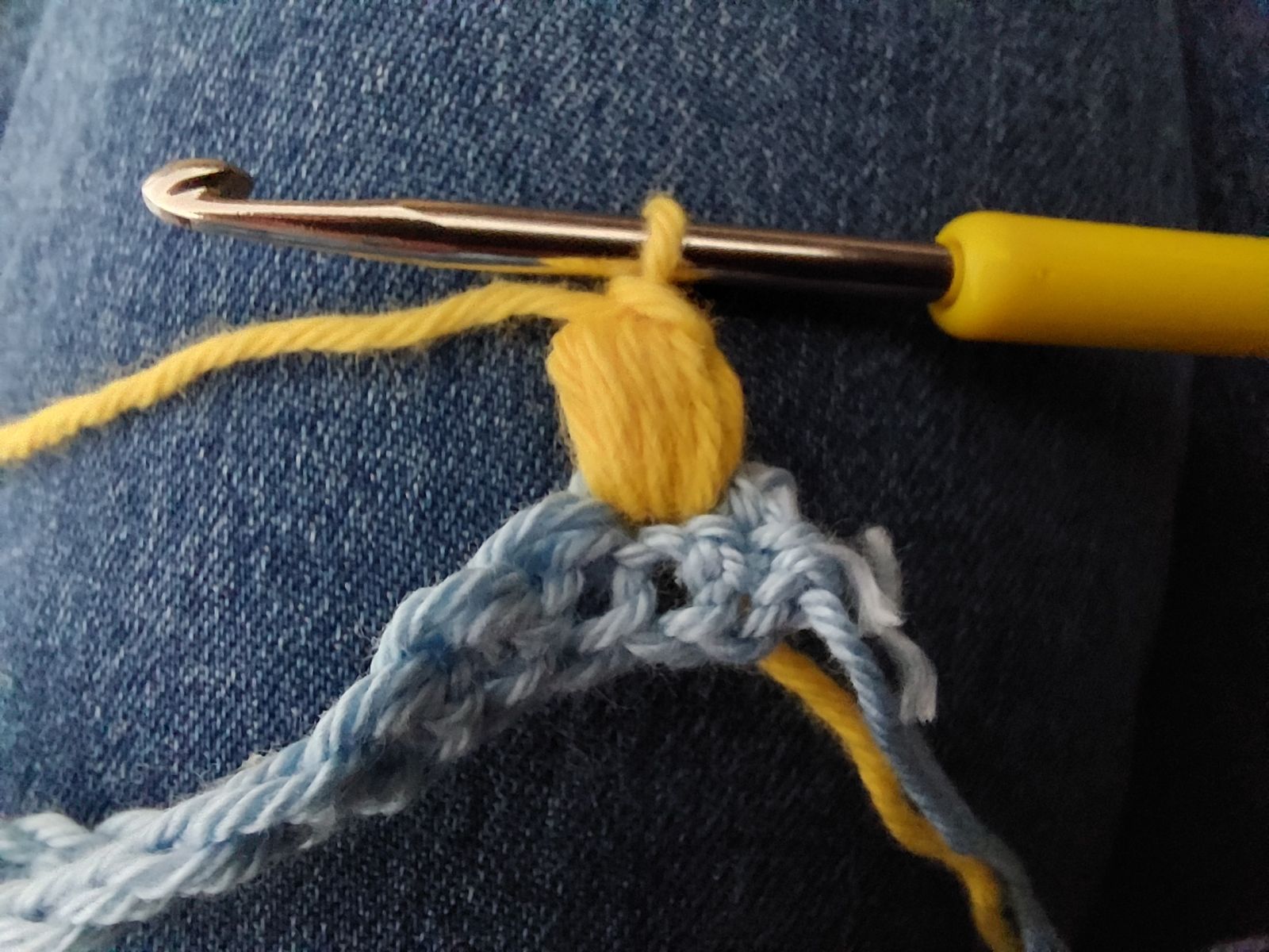 Blog-Inhaltsbild für 'Buntes Oster-Set häkeln: Körbchen und Untersetzer – kostenlose Anleitung'