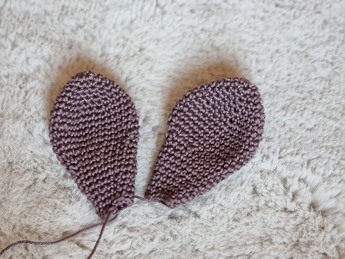 Blog-Inhaltsbild für 'Kostenlose Häkelanleitung Mini Oster-Sektflaschenanzug'