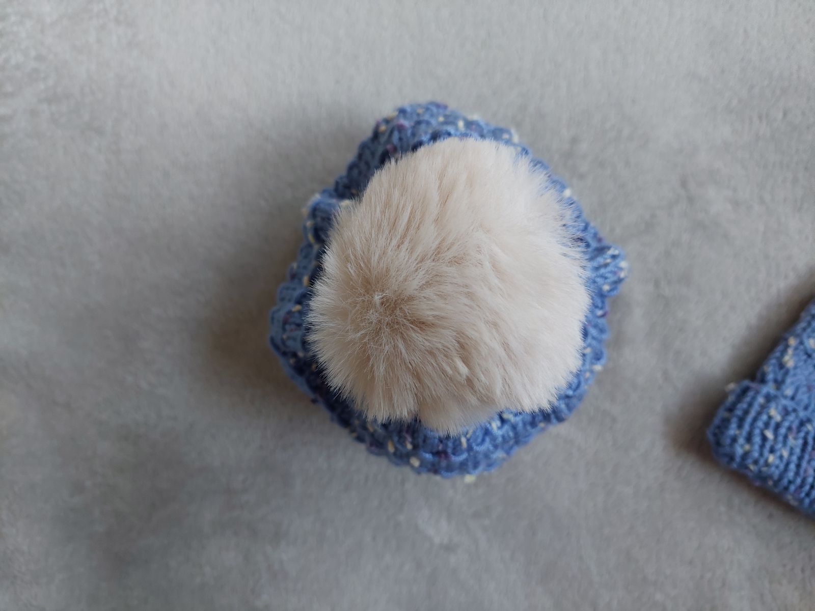 Blog-Inhaltsbild für 'Kostenlose Strickanleitung – Partnerlook-Mützen für Vater und Sohn'