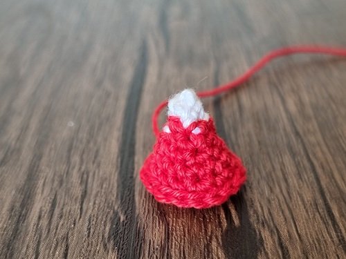 Blog-Inhaltsbild für 'Kostenlose Häkelanleitung für einen Weihnachtsbaum Schlüsselanhänger '