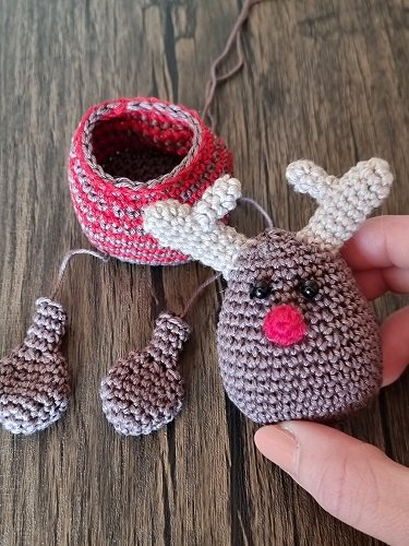 Blog-Inhaltsbild für 'Kostenlose Häkelanleitung Rentier mit Geschenkbeutel'