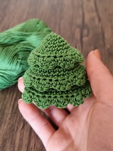 Blog-Inhaltsbild für 'Kostenlose Häkelanleitung für einen Weihnachtsbaum Schlüsselanhänger '