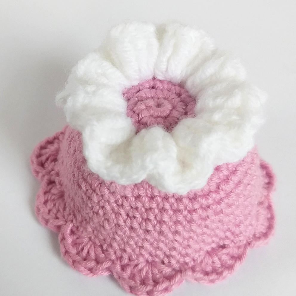 Blog-Inhaltsbild für 'Kuchen. Eierwärmer oder Dekor für ein Osterei'