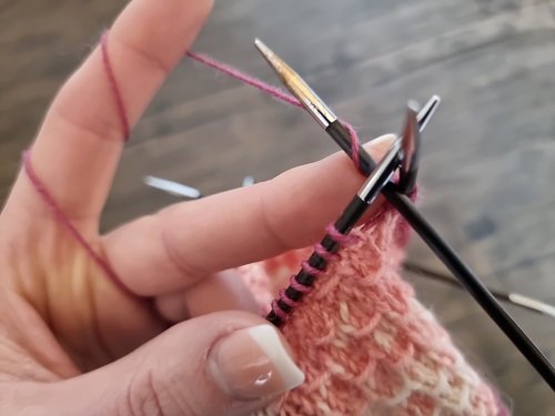 Blog-Inhaltsbild für 'Kostenlose Strickanleitung für Norwegersocken'