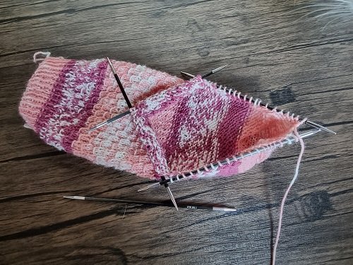 Blog-Inhaltsbild für 'Kostenlose Strickanleitung für Norwegersocken'