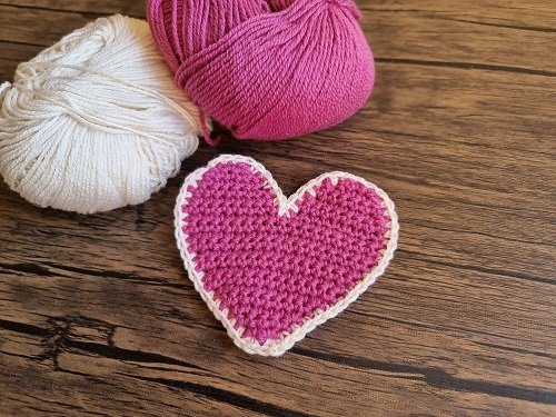 Blog-Inhaltsbild für 'Kostenlose Häkelanleitung für ein Valentinstagsherz'