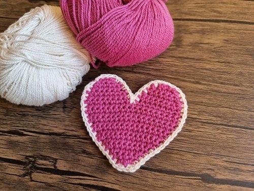 Blog-Inhaltsbild für 'Kostenlose Häkelanleitung für ein Valentinstagsherz'