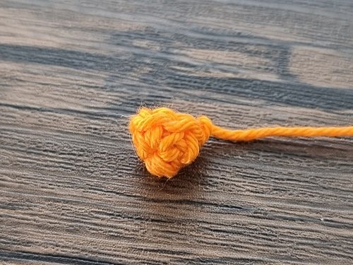 Blog-Inhaltsbild für 'Kostenlose Häkelanleitung Küken Eierbecher'