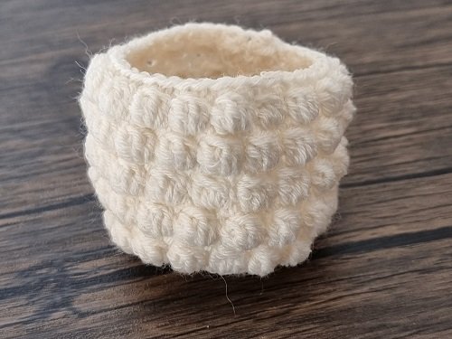 Blog-Inhaltsbild für 'Kostenlose Häkelanleitung Schäfchen Eierbecher'