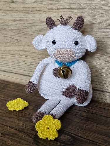 Blog-Inhaltsbild für 'Kostenlose Häkelanleitung für das Kälbchen "Pippa"'