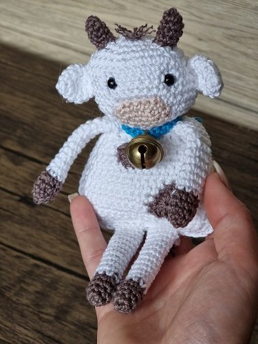 Blog-Inhaltsbild für 'Kostenlose Häkelanleitung für das Kälbchen "Pippa"'