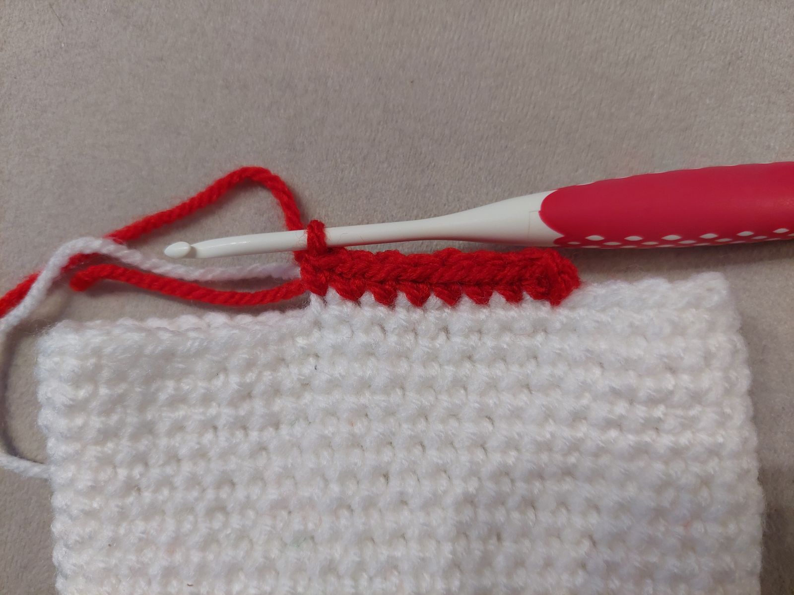 Blog-Inhaltsbild für 'Kostenlose Häkelanleitung: Flaschenhülle Kürbis – Das perfekte Halloween-Mitbringsel'