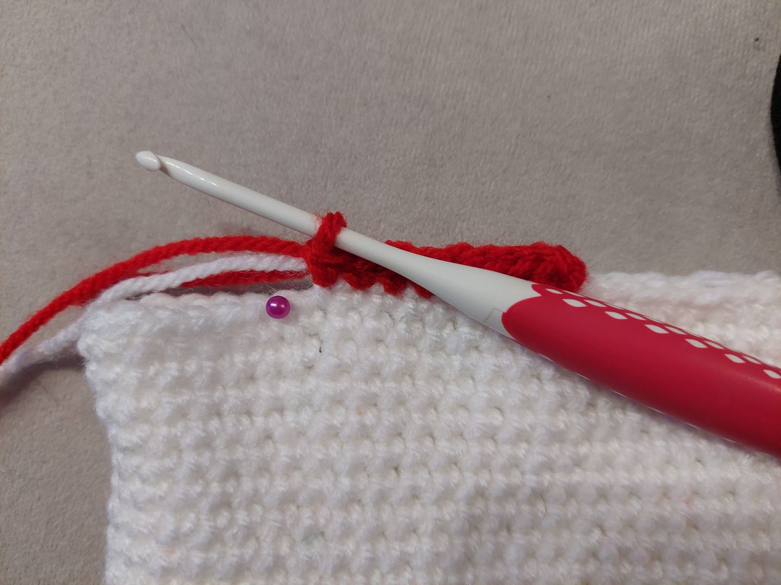 Blog-Inhaltsbild für 'Kostenlose Häkelanleitung: Flaschenhülle Kürbis – Das perfekte Halloween-Mitbringsel'