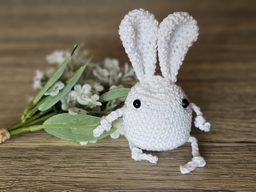 Blog-Inhaltsbild für 'Kostenlose Häkelanleitung Kleiner Hasen Amigurumi'