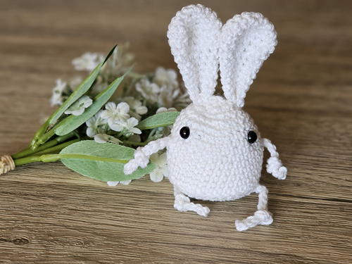 Blog-Inhaltsbild für 'Kostenlose Häkelanleitung Kleiner Hasen Amigurumi'