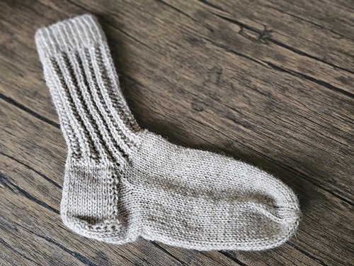 Blog-Inhaltsbild für 'Kostenlose Strickanleitung für Kuschelsocken'