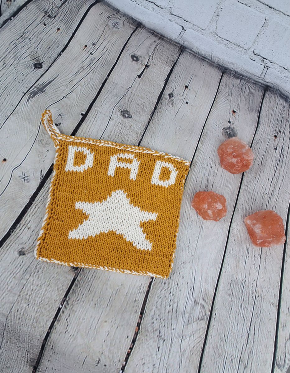 Blog-Inhaltsbild für 'Gratis Strick Anleitung für einen Vatertags Topflappen'