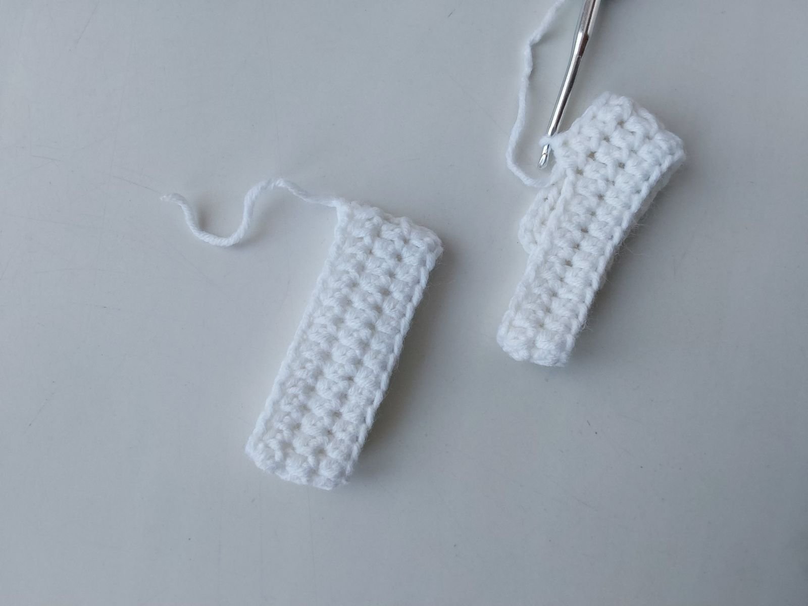 Blog-Inhaltsbild für 'Free Crochet Pattern for Football Player Clothes'