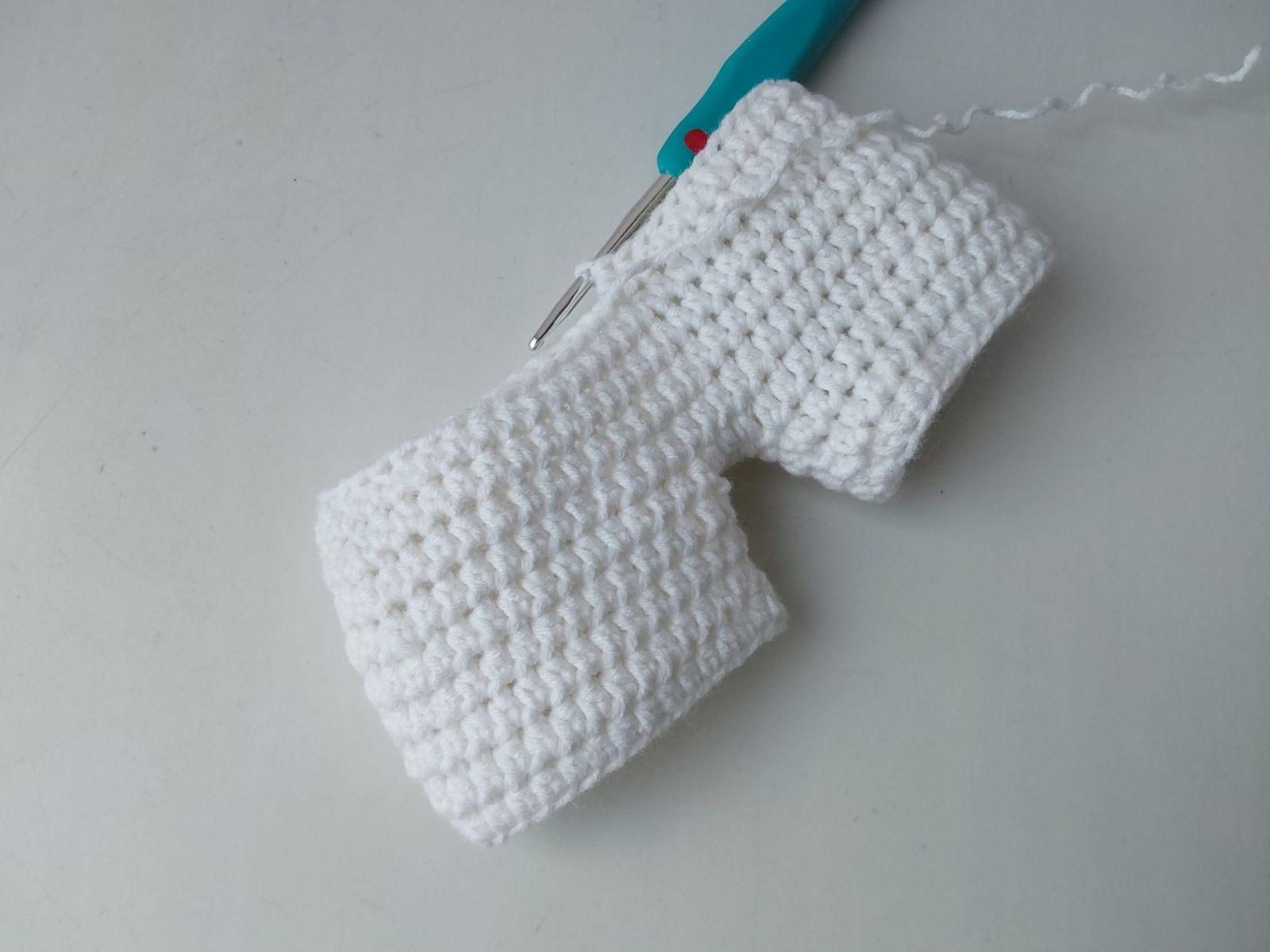 Blog-Inhaltsbild für 'Free Crochet Pattern for Football Player Clothes'