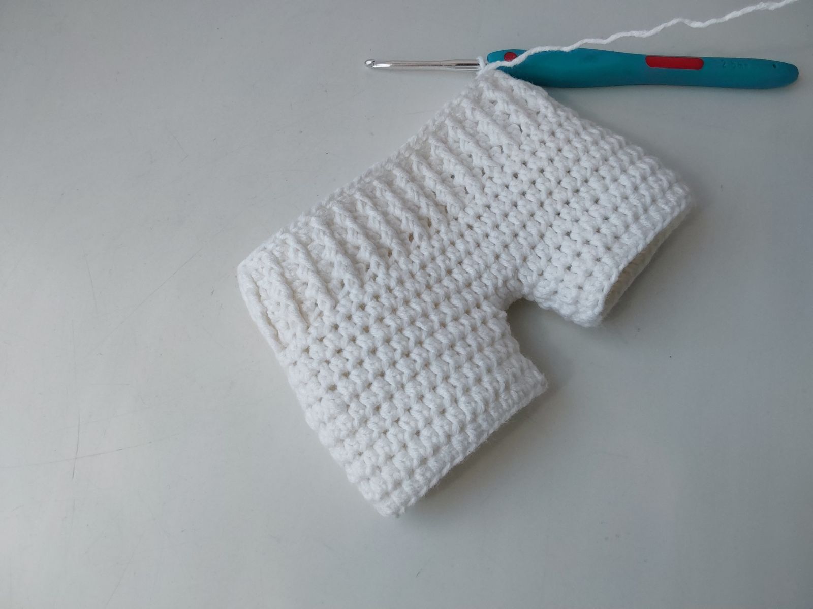 Blog-Inhaltsbild für 'Free Crochet Pattern for Football Player Clothes'