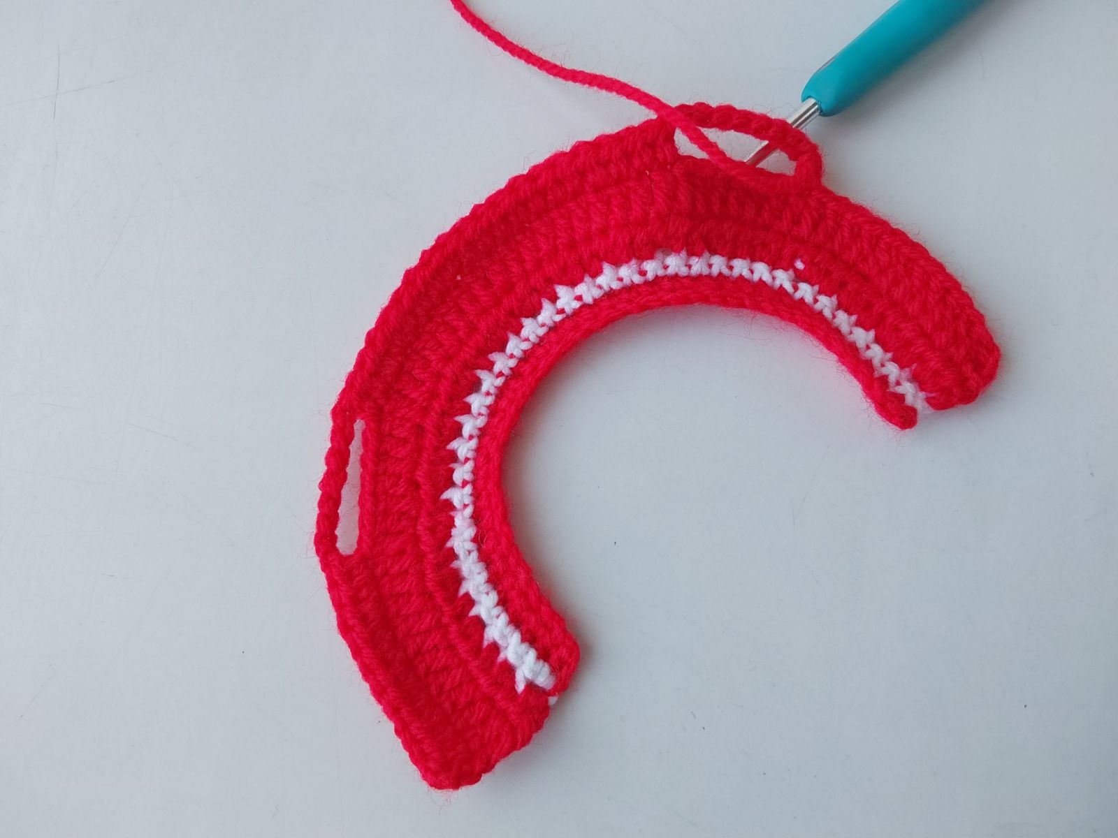 Blog-Inhaltsbild für 'Free Crochet Pattern for Football Player Clothes'