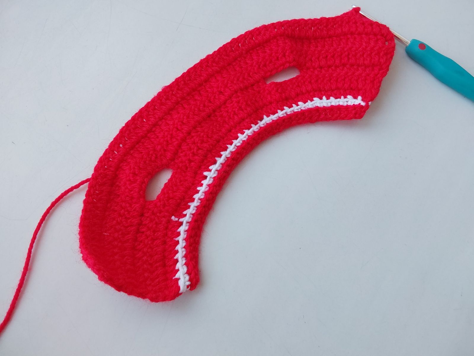 Blog-Inhaltsbild für 'Free Crochet Pattern for Football Player Clothes'
