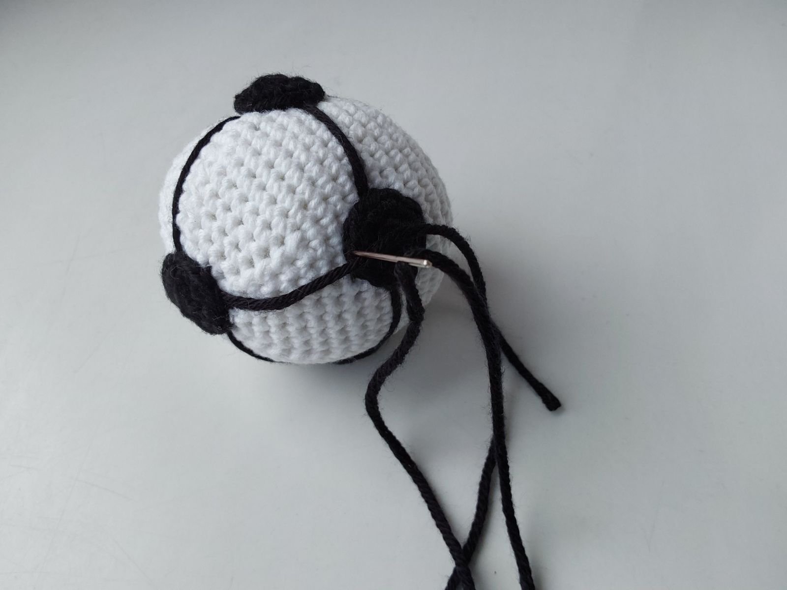 Blog-Inhaltsbild für 'Free Crochet Pattern for Football Player Clothes'