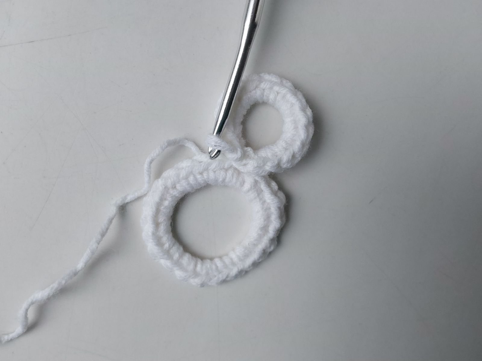 Blog-Inhaltsbild für 'Free Crochet Pattern for Football Player Clothes'