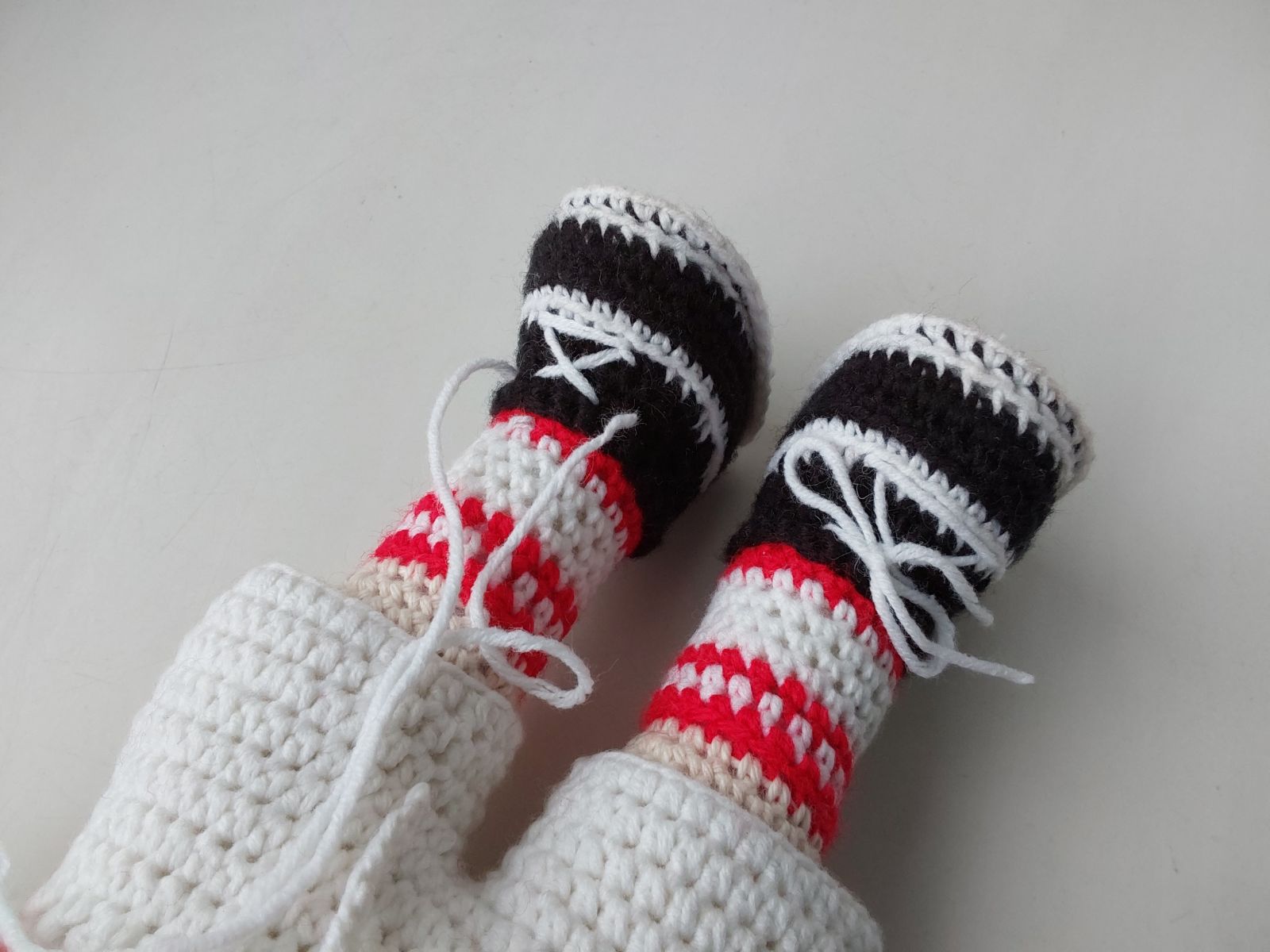 Blog-Inhaltsbild für 'Free Crochet Pattern for Football Player Clothes'