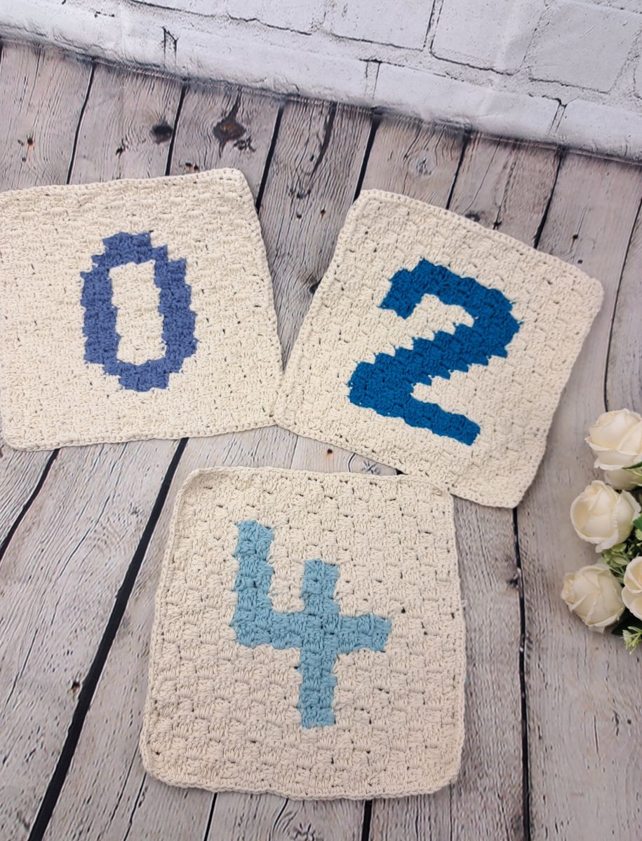 Blog-Inhaltsbild für 'Gratis Häkel Anleitung für die Zahlen 0 -9 sowie Satzzeichen in C2C für Topflappen, Waschlappen oder ein Patch für Decken'