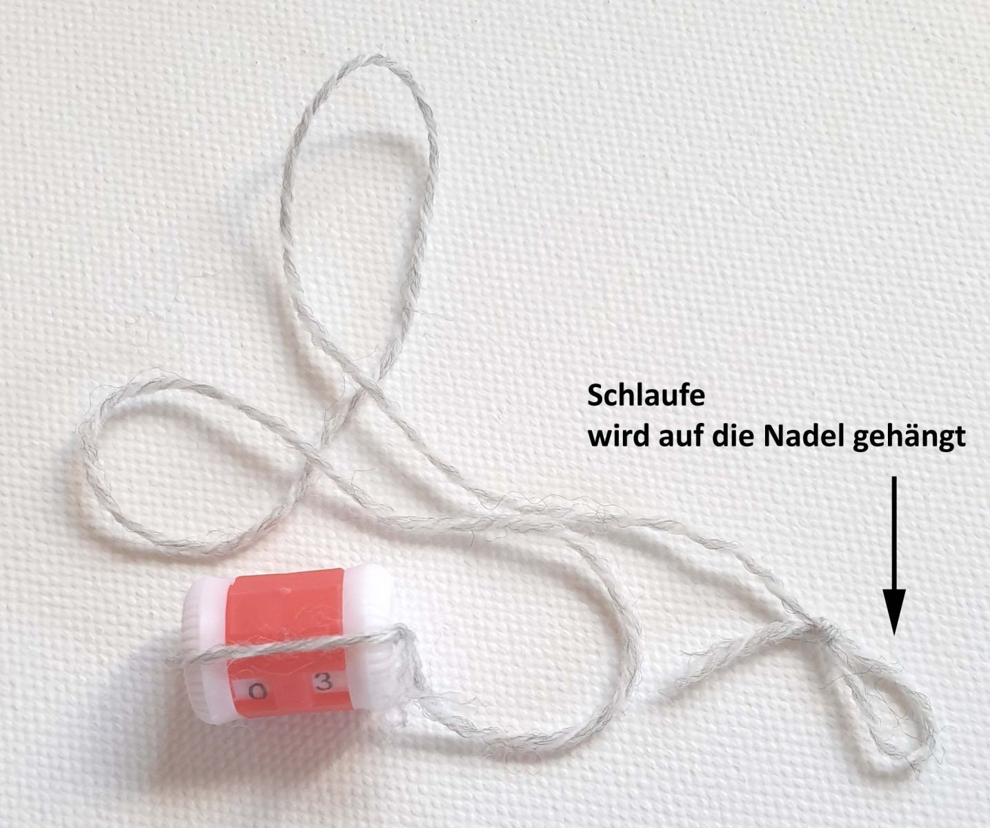 Blog-Inhaltsbild für 'kostenlose Strickanleitung Untersetzer Motiv „Doglove / Catlove“ mit Pfotenabdruck gratis Anleitung zum Stricken für Anfänger ideal für Wollreste'