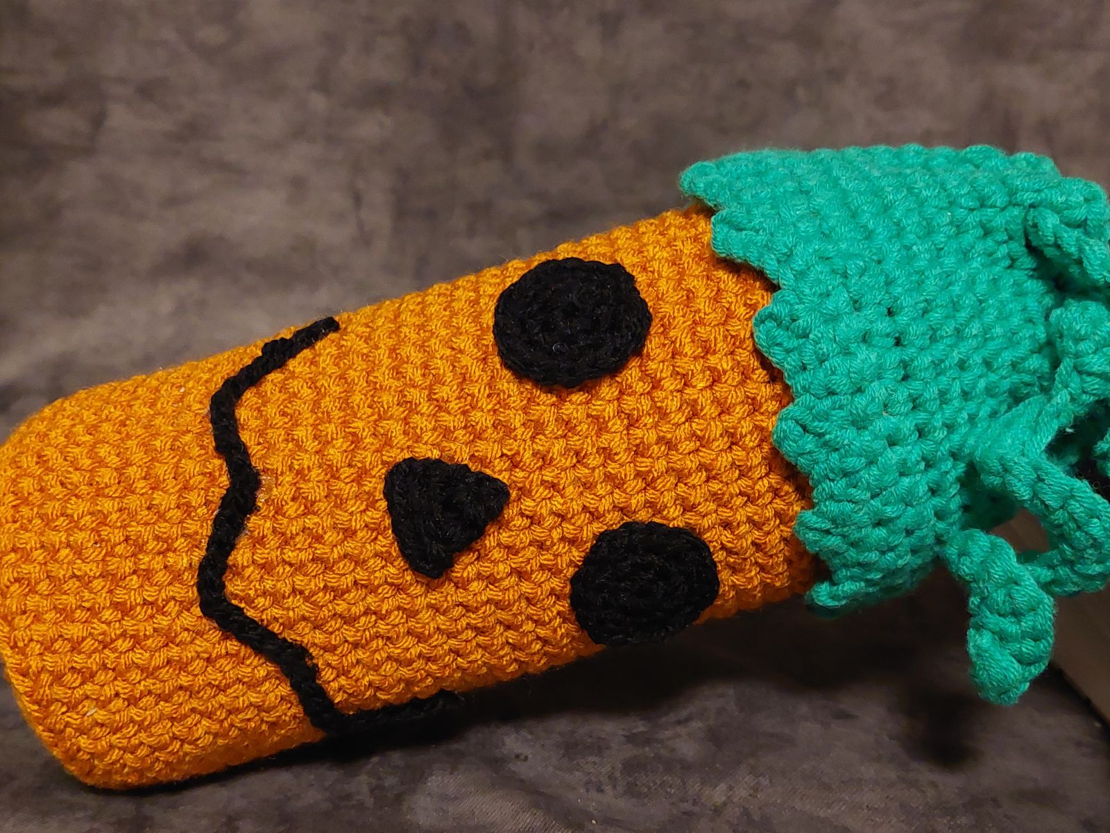 Blog-Inhaltsbild für 'Kostenlose Häkelanleitung: Flaschenhülle Kürbis – Das perfekte Halloween-Mitbringsel'