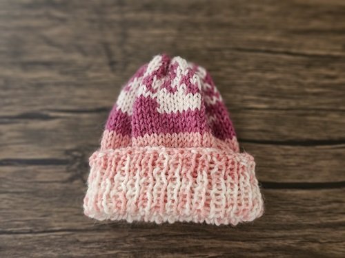 Blog-Inhaltsbild für 'Kostenlose Strickanleitung Weinflaschen Winteranzug'